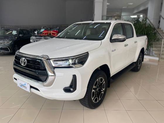 TOYOTA HILUX 2.8 D-4D TURBO DIESEL CD SRV 4X4 AUTOMÁTICO